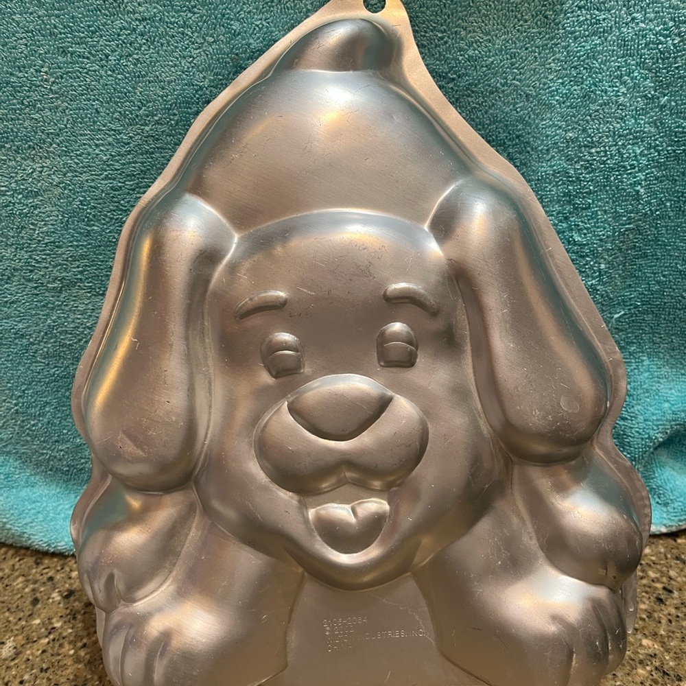 Wilton 2002 PLAYFUL PUP CAKE Aluminum Cake Pan  2105-2064